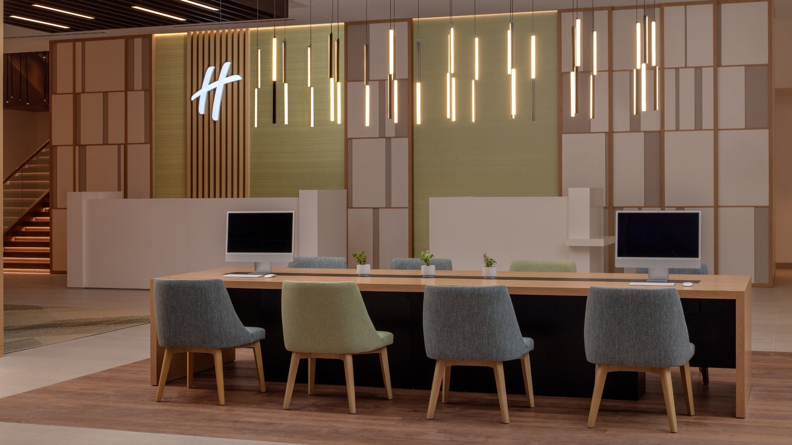 Holiday Inn workspace - Image 1